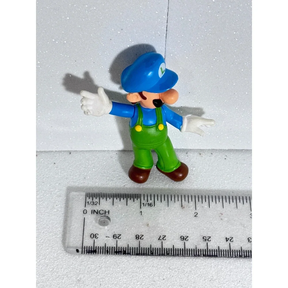 Jakks Pacific World of Nintendo Luigi Blue and Green Action Figure 2.5 inch
